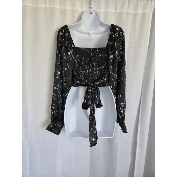 Urban Outfitters Small Maya Smocked Floral Black Top Dark Cottagecore Cropped - Picture 3 of 10